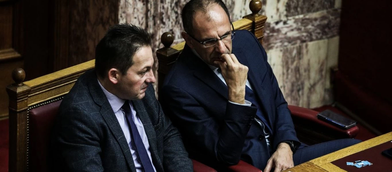 «Αλαλούμ» με τον ανασχηματισμό: «Από 1 Ιουλίου ανασχηματισμός» λέει ο Γ.Γεραπετρίτης – Τον διαψεύδει ο Σ.Πέτσας